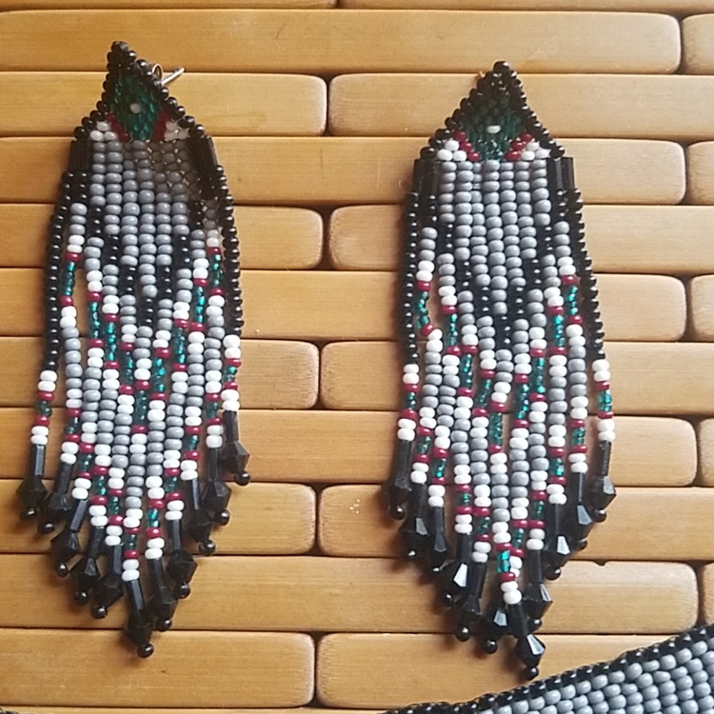 Handmade bib necklace with earrings - Picture 3 of 3